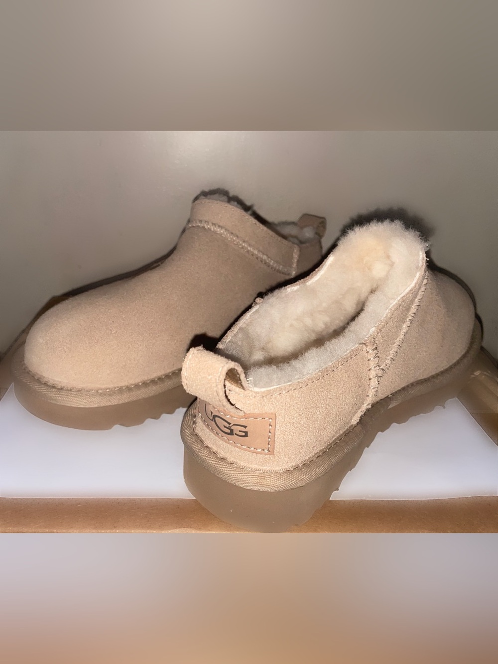 UGG Big Kids Tan Shearling-Lined Slip-On Slippers Size 5(No Box)